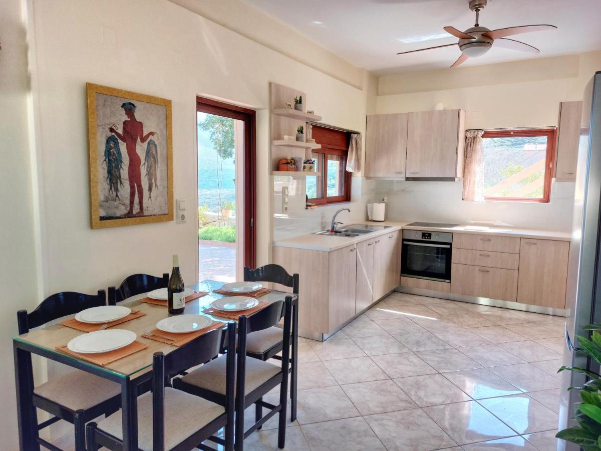 Villa Balcony, Cozy Villa With Amazing View Rodhia  Luaran gambar