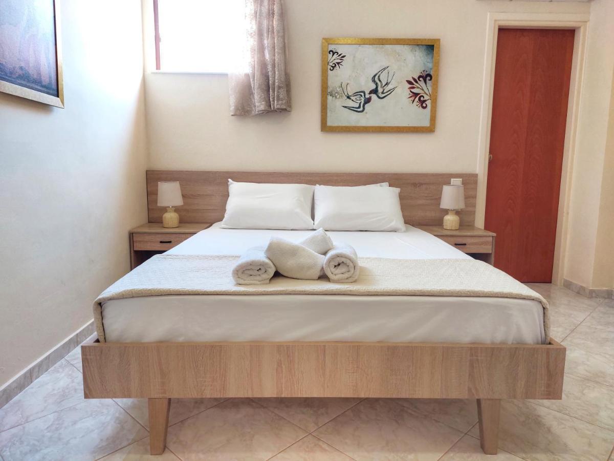 Villa Balcony, Cozy Villa With Amazing View Rodhia  Luaran gambar