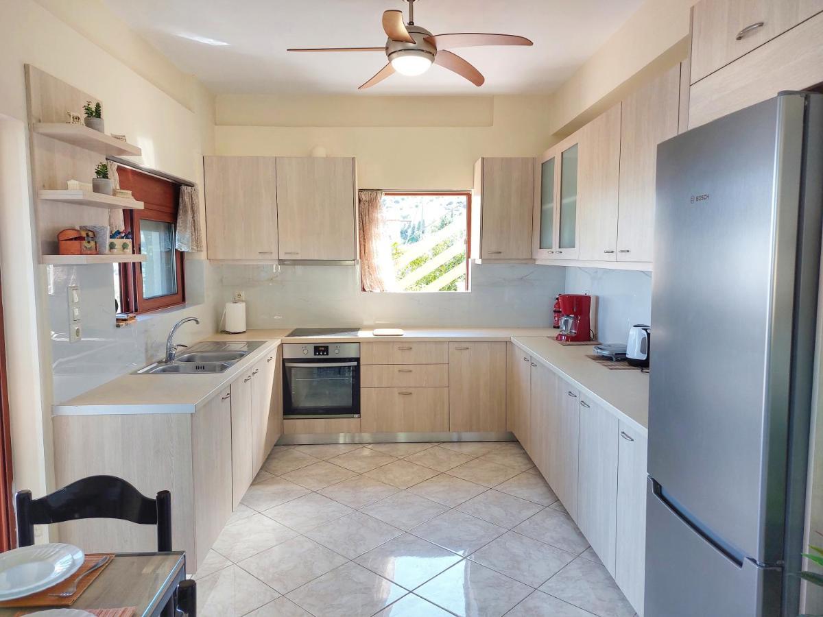 Villa Balcony, Cozy Villa With Amazing View Rodhia  Luaran gambar