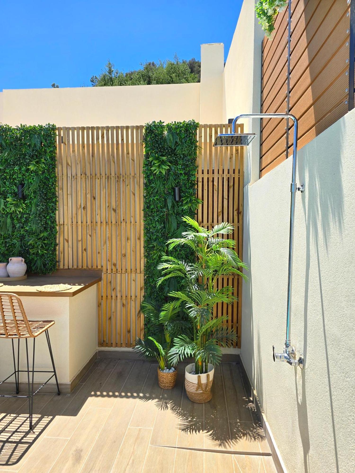 Villa Balcony, Cozy Villa With Amazing View Rodhia  Luaran gambar