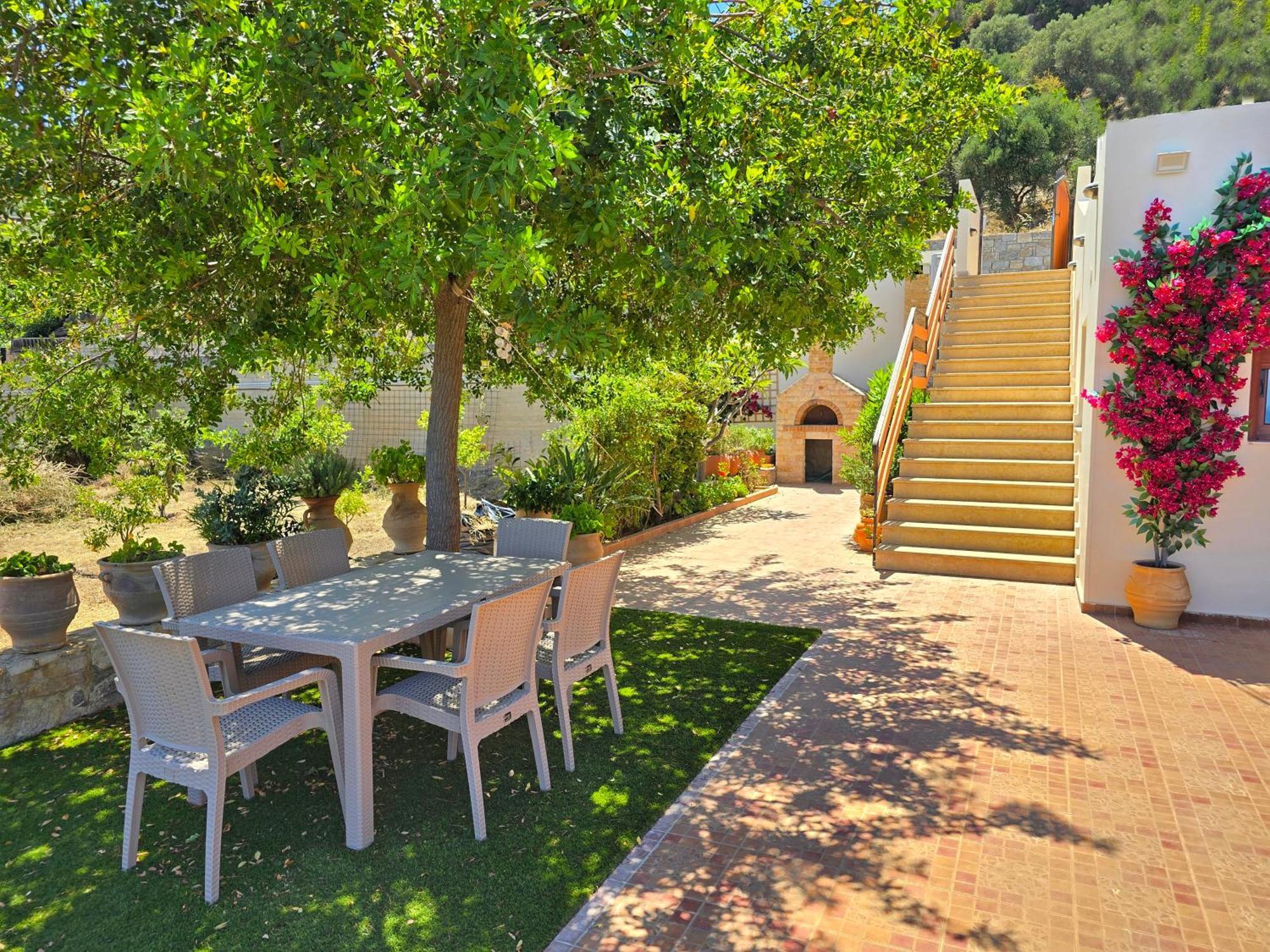 Villa Balcony, Cozy Villa With Amazing View Rodhia  Luaran gambar