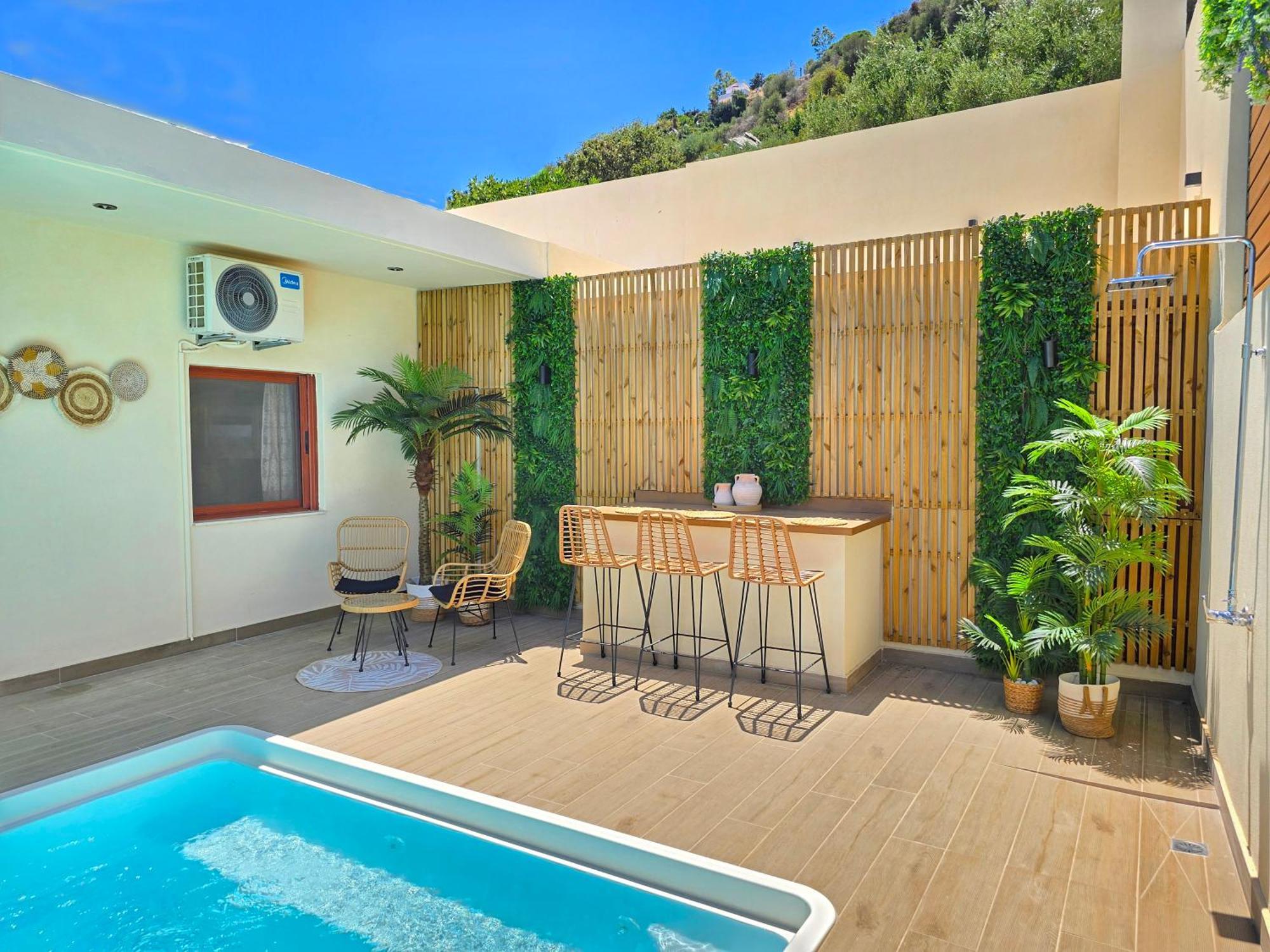 Villa Balcony, Cozy Villa With Amazing View Rodhia  Luaran gambar