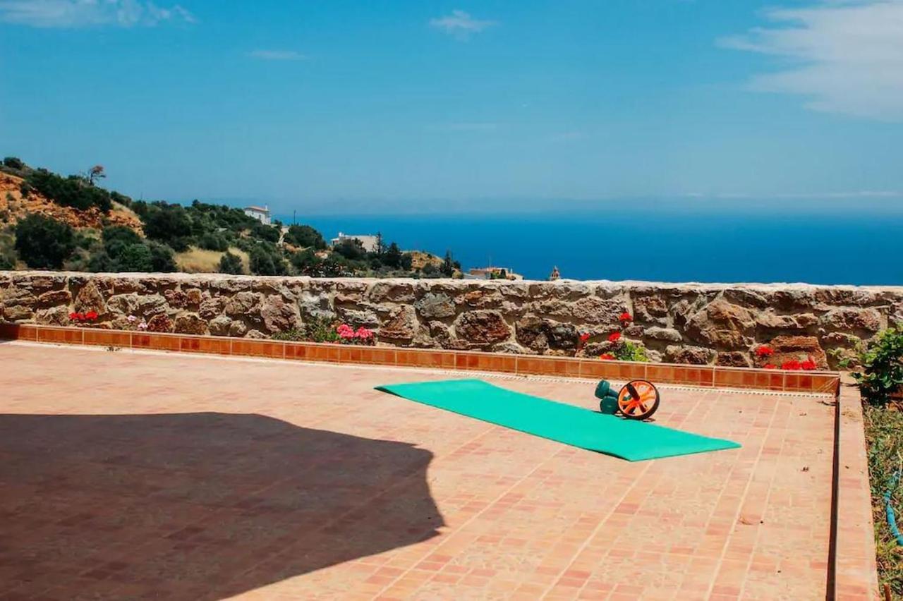 Villa Balcony, Cozy Villa With Amazing View Rodhia  Luaran gambar