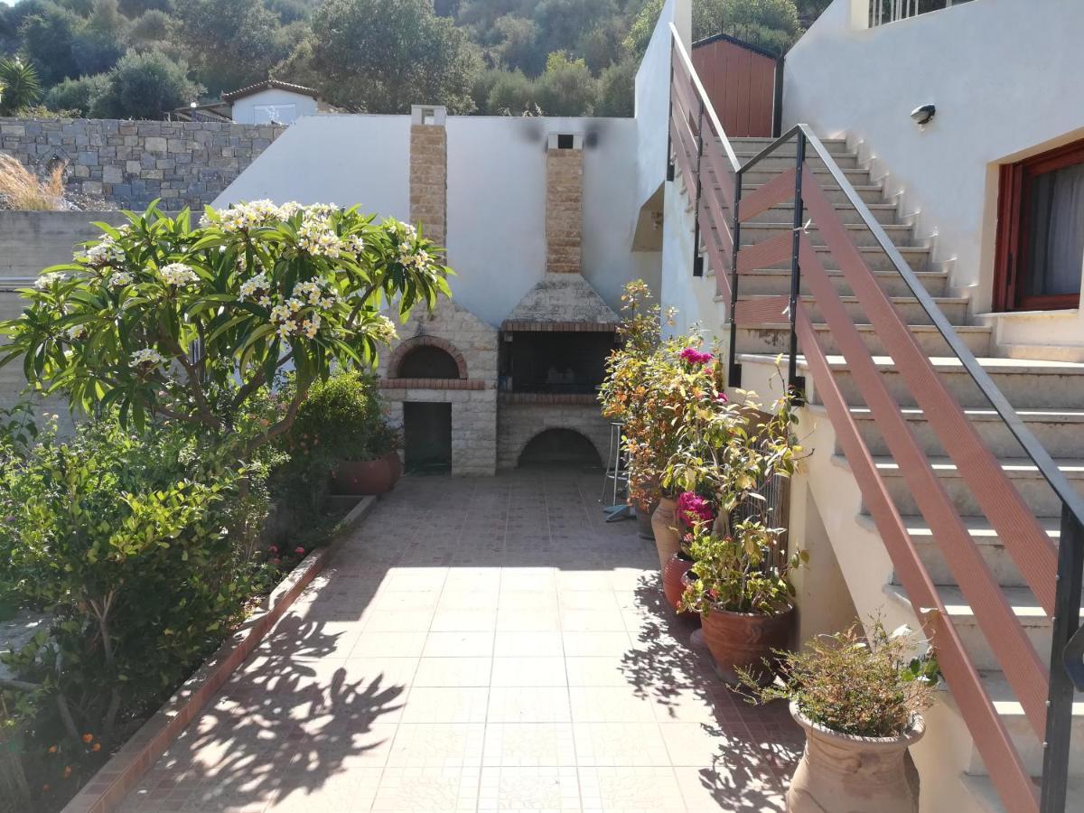 Villa Balcony, Cozy Villa With Amazing View Rodhia  Luaran gambar